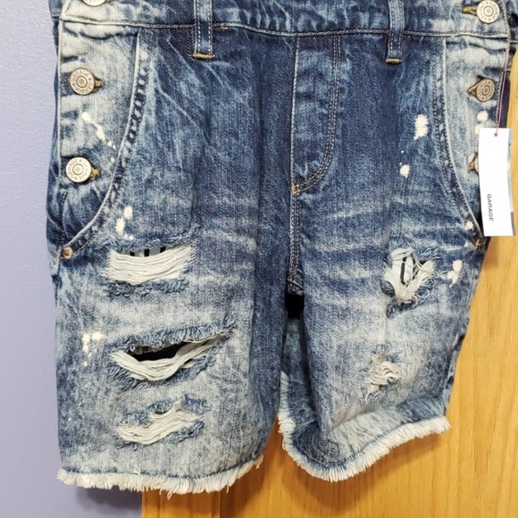 NWT Garage Distressed Jean Short Overalls Sz 1 - Picture 2 of 6